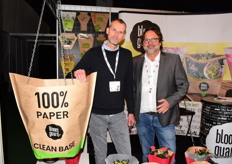 Olaf Amend  en Thomas Leithe van Weber Verpakkungen. Er werd deze beurs extra ingezet op de promotie van de klant specifieke artikelen. "Deze beurs willen we laten zien wat de mogelijkheden met papier zijn". Daar was het 100% paperbased concept het voorbeeld van.